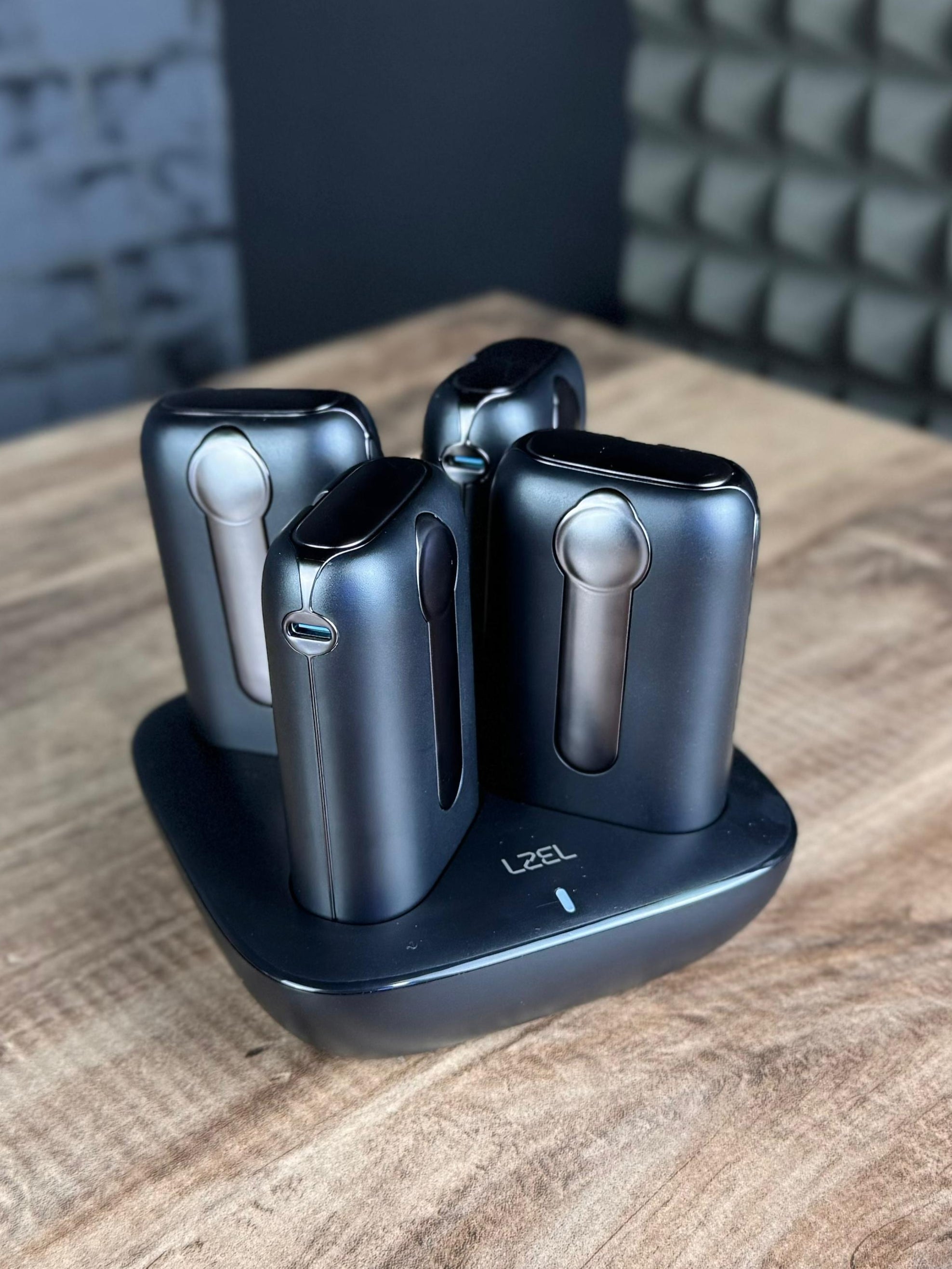LZEL Quadra Energia X Station 10000mAh Charging Station Built In Cable Lightning And Type-C | Black LZEL Quadra Energia X Station 10000mAh Charging Station Built In Cable Lightning And Type-C | Black